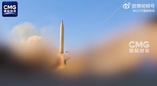  中东战火升级，伊朗导弹再袭目标；特朗普紧急召集军工巨头，推动武器产能显著提升。 新闻 中东战火升级，伊朗导弹再袭目标；特朗普紧急召集军工巨头，推动武器产能显著提升。 新闻 中东战火升级，伊朗导弹再袭目标；特朗普紧急召集军工巨头，推动武器产能显著提升。 新闻