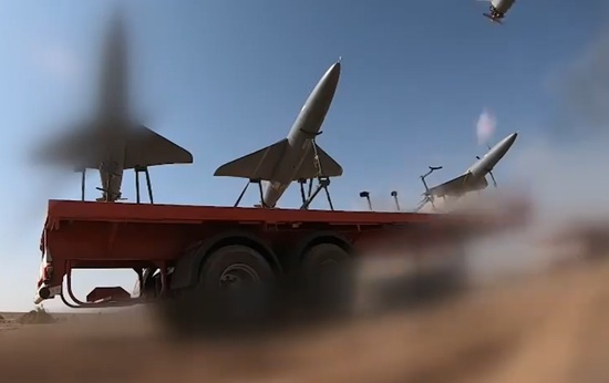  中东战火升级，伊朗导弹再袭目标；特朗普紧急召集军工巨头，推动武器产能显著提升。 新闻 中东战火升级，伊朗导弹再袭目标；特朗普紧急召集军工巨头，推动武器产能显著提升。 新闻 中东战火升级，伊朗导弹再袭目标；特朗普紧急召集军工巨头，推动武器产能显著提升。 新闻