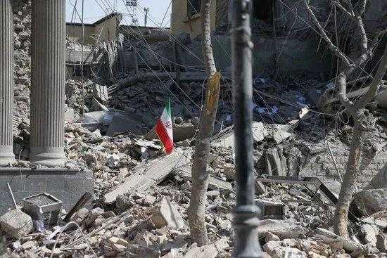  中东战火升级，伊朗导弹再袭目标；特朗普紧急召集军工巨头，推动武器产能显著提升。 新闻 中东战火升级，伊朗导弹再袭目标；特朗普紧急召集军工巨头，推动武器产能显著提升。 新闻 中东战火升级，伊朗导弹再袭目标；特朗普紧急召集军工巨头，推动武器产能显著提升。 新闻