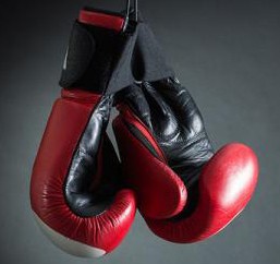  保罗怒揭旧账；梅威瑟欠款风波；表演赛背后的金钱纠葛。 娱乐新闻