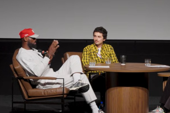  詹姆斯回顾热火岁月：离开熟悉环境带来成长，却提醒年轻人谨慎抉择。 体育新闻 詹姆斯回顾热火岁月：离开熟悉环境带来成长，却提醒年轻人谨慎抉择。 体育新闻