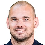  斯内德意外回归绿茵场，家乡球队迎来传奇助阵。 体育新闻