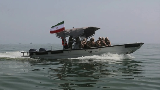  霍尔木兹海峡再传袭击警报；三艘货船疑遭弹体打击；英国机构紧急提醒谨慎航行 新闻 霍尔木兹海峡再传袭击警报；三艘货船疑遭弹体打击；英国机构紧急提醒谨慎航行 新闻