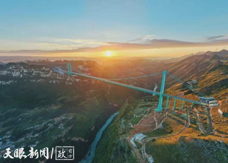  超级工程铸就西部新格局；一桥一隧彰显开放活力。 文化旅游 超级工程铸就西部新格局；一桥一隧彰显开放活力。 文化旅游