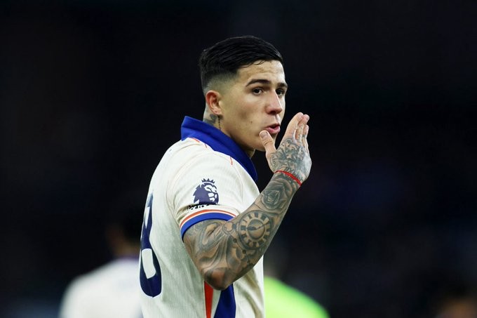  切尔西中场恩佐现状分析；球员未主动离队；夏季市场走向待观察。 体育新闻 切尔西中场恩佐现状分析；球员未主动离队；夏季市场走向待观察。 体育新闻