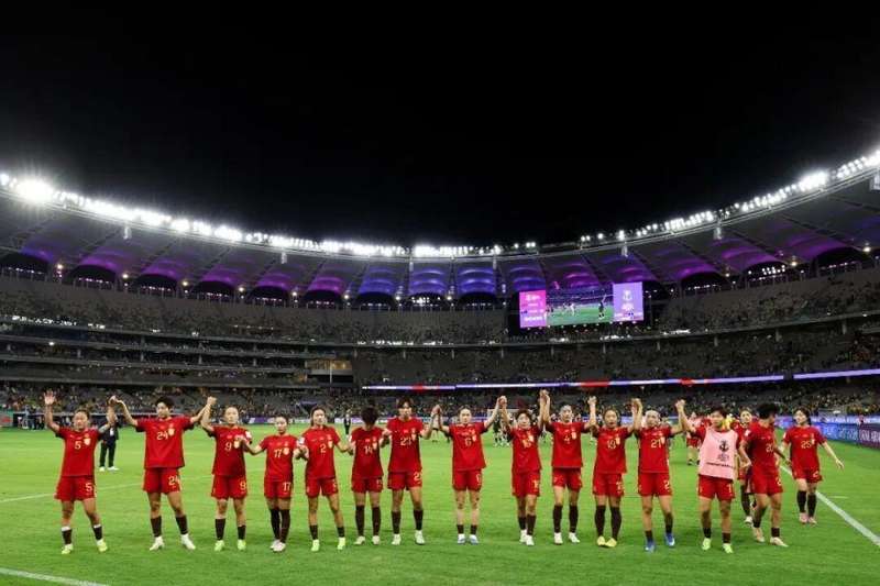  姑娘们拼尽全力虽败犹荣，米利西奇深情告白球队；这份骄傲，将伴随前行。 情感心理