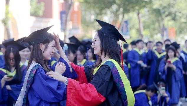  高压失衡：从湘雅导师停诊看医学教育的隐形代价 新闻 高压失衡：从湘雅导师停诊看医学教育的隐形代价 新闻