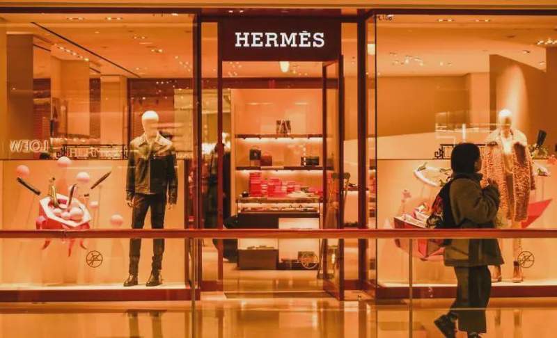  隐秘的价值锚点：奢侈品行业永恒的生存法则。 文化旅游