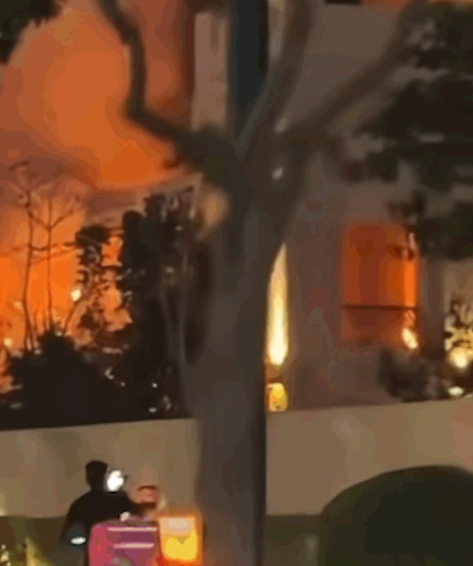  避险天堂梦碎：迪拜模式的脆弱与资本的逃离 股票财经 避险天堂梦碎：迪拜模式的脆弱与资本的逃离 股票财经 避险天堂梦碎：迪拜模式的脆弱与资本的逃离 股票财经