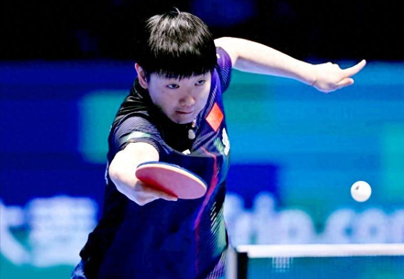  赛场阴招舆论真相：揭秘顶级运动员如何化解场外干扰 体育新闻