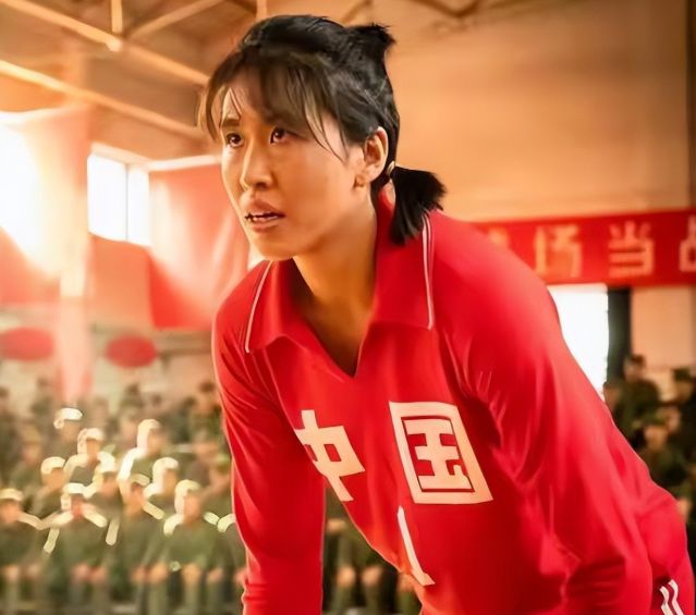  铁榔头的技术进化论：从排球场到医美争议，郎平的职业生涯与技术迁移深度解析 体育新闻 铁榔头的技术进化论：从排球场到医美争议，郎平的职业生涯与技术迁移深度解析 体育新闻