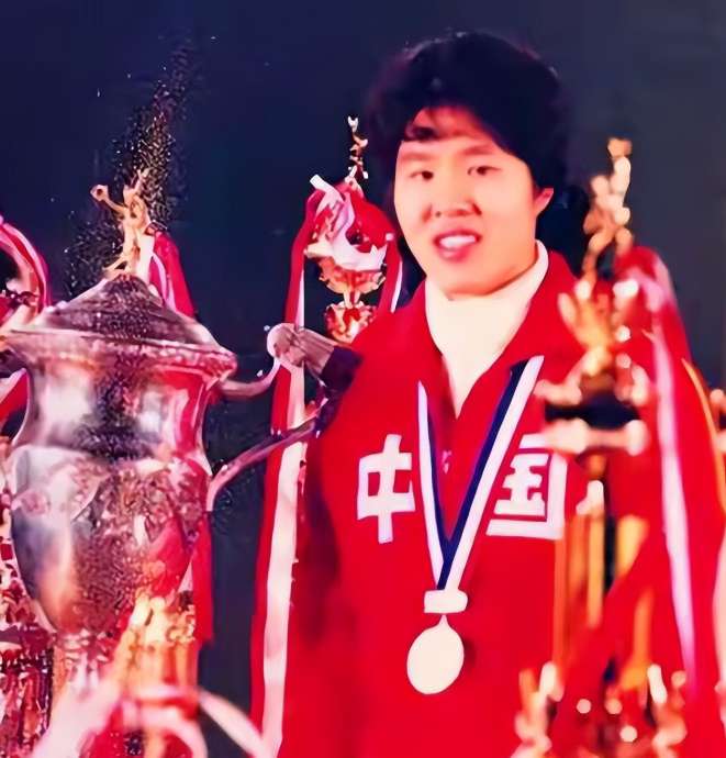  铁榔头的技术进化论：从排球场到医美争议，郎平的职业生涯与技术迁移深度解析 体育新闻 铁榔头的技术进化论：从排球场到医美争议，郎平的职业生涯与技术迁移深度解析 体育新闻