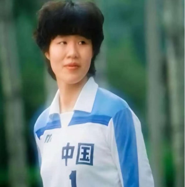  铁榔头的技术进化论：从排球场到医美争议，郎平的职业生涯与技术迁移深度解析 体育新闻 铁榔头的技术进化论：从排球场到医美争议，郎平的职业生涯与技术迁移深度解析 体育新闻