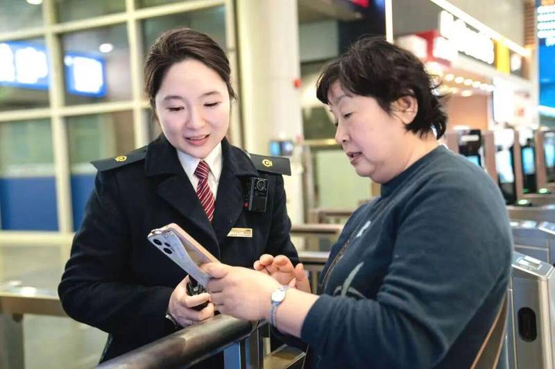  铁路客运智能化升级：217.5万旅客背后的技术革新 新闻