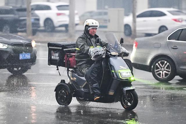 清明天气数据深度解读：南北双线预警背后的气象逻辑与出行决策框架