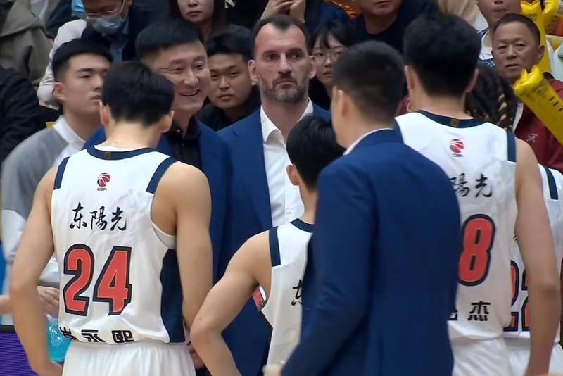  技术解码：CBA季后赛卡位战中的战术博弈与格局演变 体育新闻