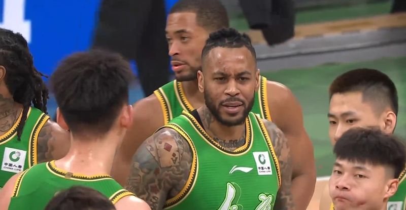  技术解码：CBA季后赛卡位战中的战术博弈与格局演变 体育新闻