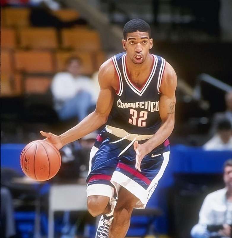  【技术解码】中投教科书的诞生：理查德·汉密尔顿的体能压制体系与活塞王朝 体育新闻