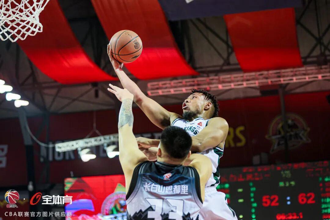  六人上双的战术逻辑：南京天之蓝98-81客场大胜的深层密码 体育新闻