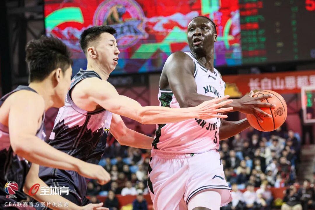  六人上双的战术逻辑：南京天之蓝98-81客场大胜的深层密码 体育新闻