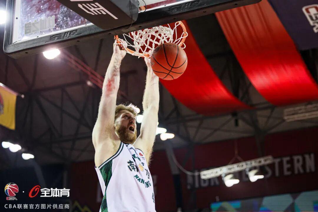  六人上双的战术逻辑：南京天之蓝98-81客场大胜的深层密码 体育新闻