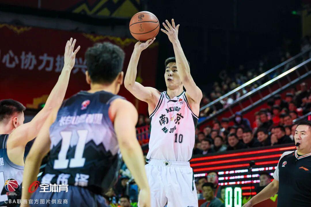  六人上双的战术逻辑：南京天之蓝98-81客场大胜的深层密码 体育新闻