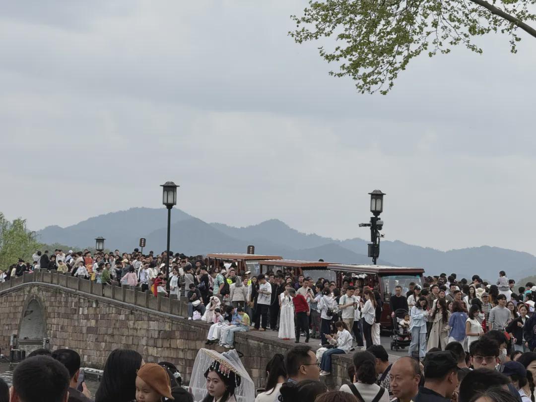  闺蜜拍照翻车、男友拍到吵架？也许你只是缺一个陪拍师 情感心理