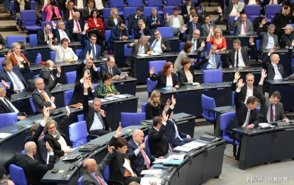  技术演进与标准博弈：深度拆解中国换电模式的破局密码 汽车科技