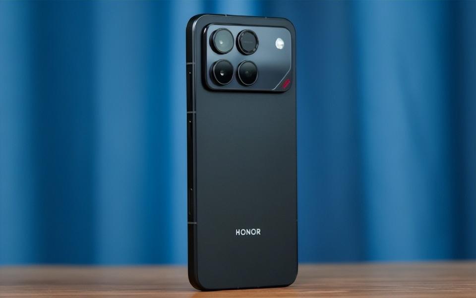  旗舰芯配大内存：技术老炮实测三款4K档旗舰的选购逻辑 手机评测